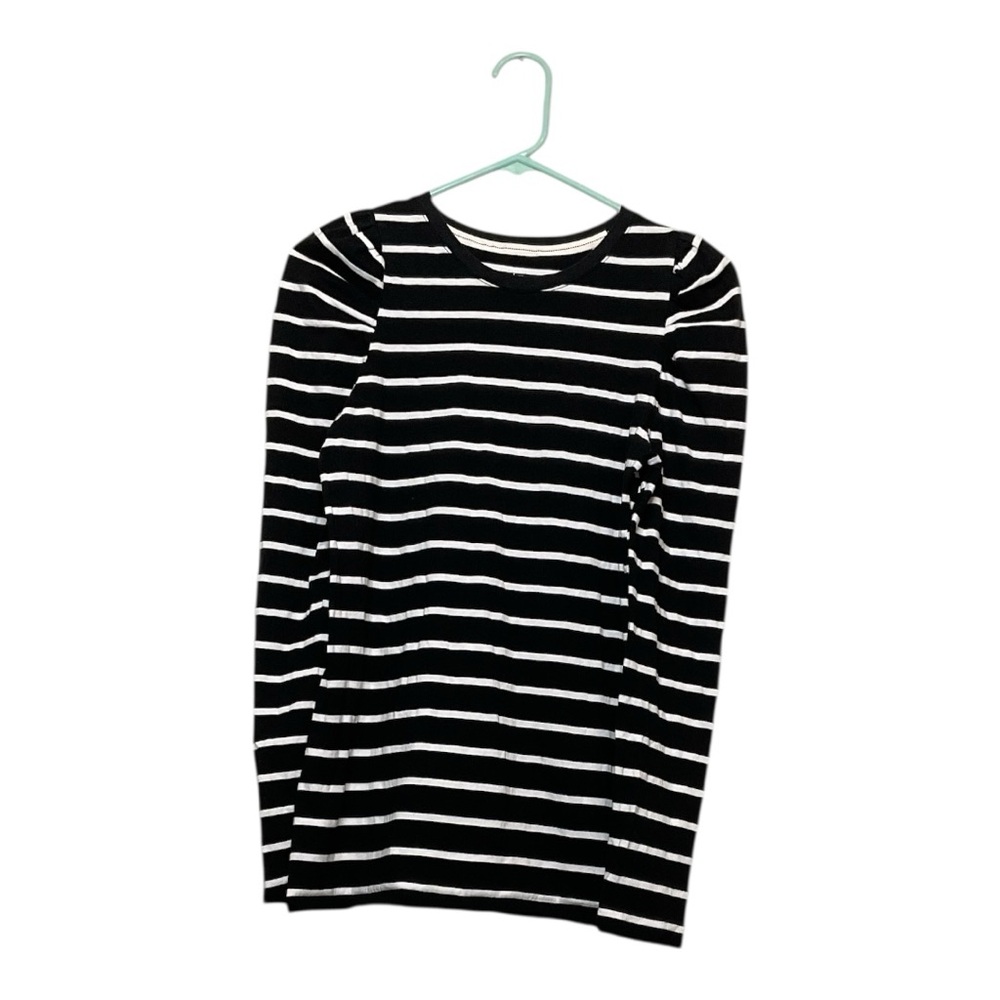 Women’s NWOT Crown & Ivy black and white striped, puff shoulder shirt, size m